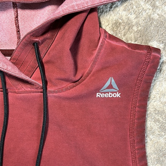 REEBOK CROPPED MUSCLE ATHLETIC SLEEVELESS TOP - Picture 2 of 4